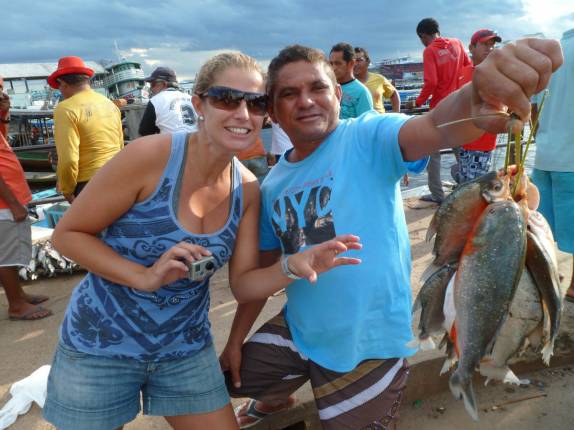 Nem piranha escapa dos pescadores em Coari, às margens do rio Solimões, no Amazonas